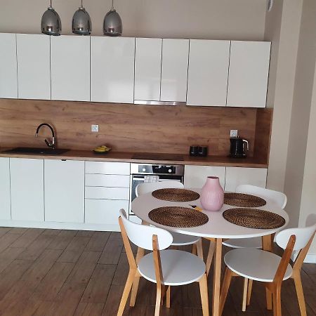 Zamiejska Modern Apartments Nowy Apartamentowiec Winda สวูพสค์ ภายนอก รูปภาพ