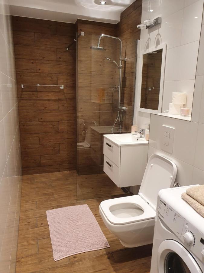 Zamiejska Modern Apartments Nowy Apartamentowiec Winda สวูพสค์ ภายนอก รูปภาพ