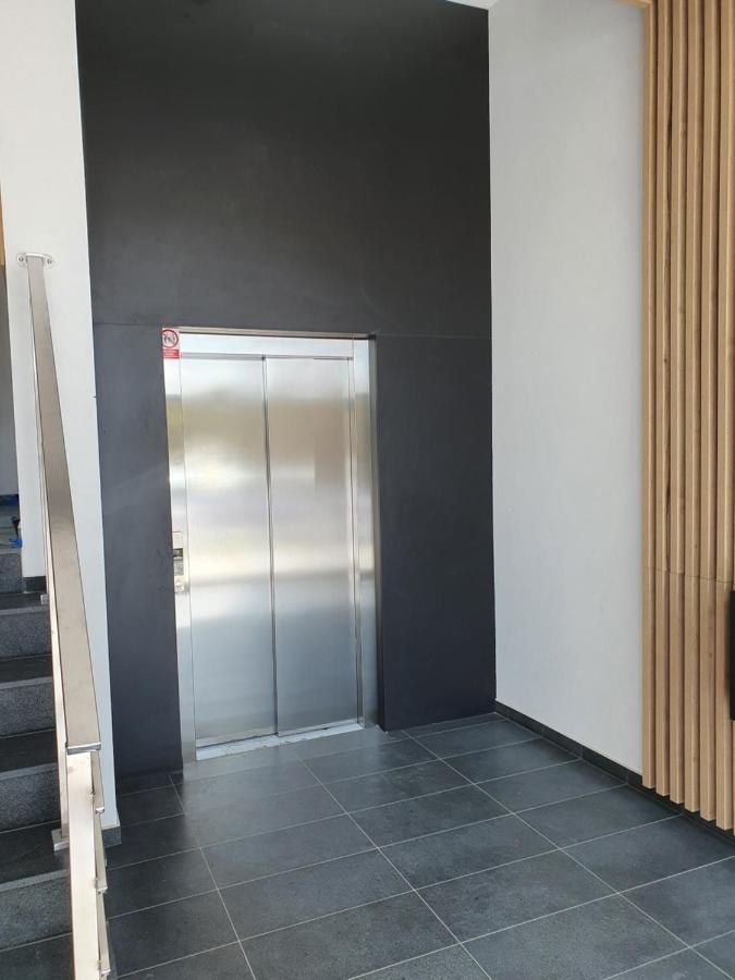 Zamiejska Modern Apartments Nowy Apartamentowiec Winda สวูพสค์ ภายนอก รูปภาพ